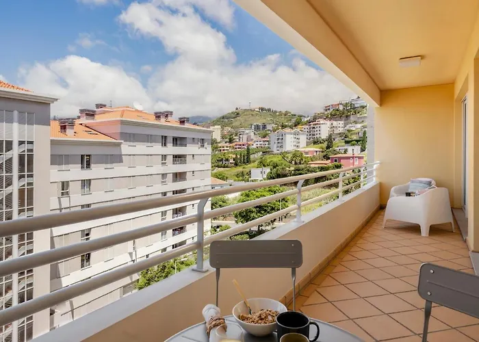 Ajuda Iv By An Island * Funchal (Madeira)